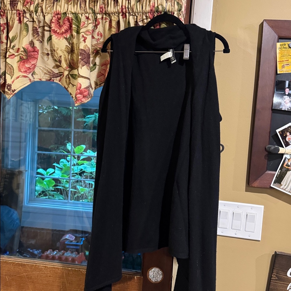 Neiman Marcus Black Sleeveless Sweater
